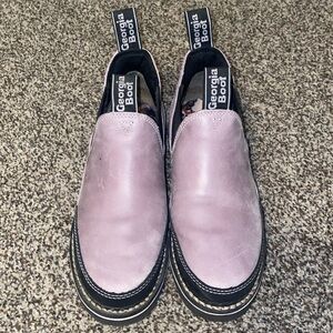 Lightly used women’s 3” lilac Romeo’s